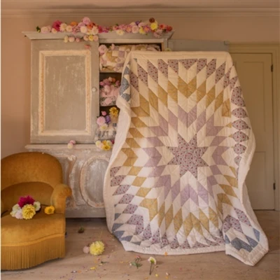 Smike Communicates With Customers About Embroidered Quilt Patterns And Adjust...