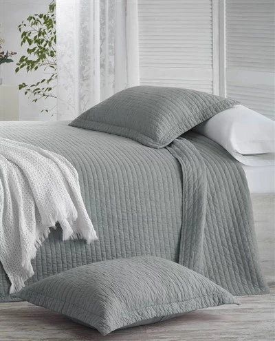 Embroidered Quilt Set