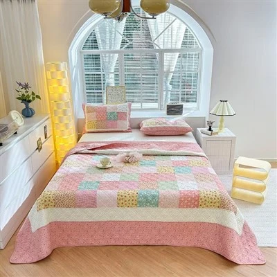 Floral Patchwork Quilt Set