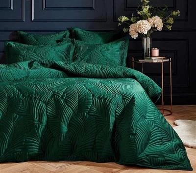 Leaf Pattern Quilted Embroidered Quilt Set